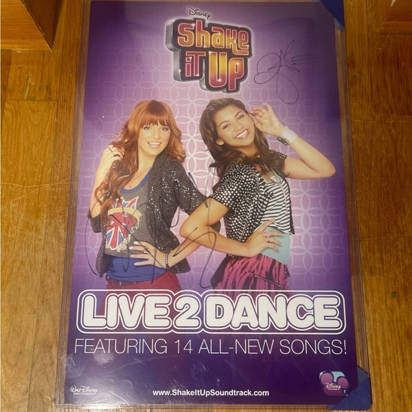 Dual signed Bella Thorne and Zendaya autograph Disney poster - Picture 1 of 3